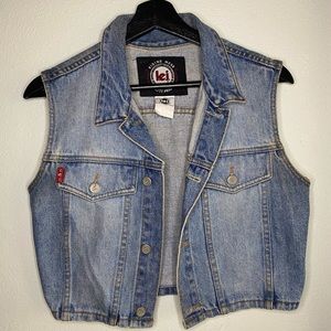 L.E.I. SLEEVELESS JEAN VEST